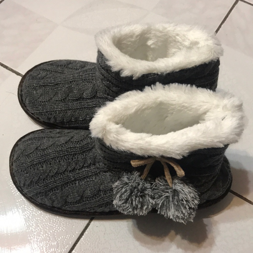 NWOT fuzzy slippers